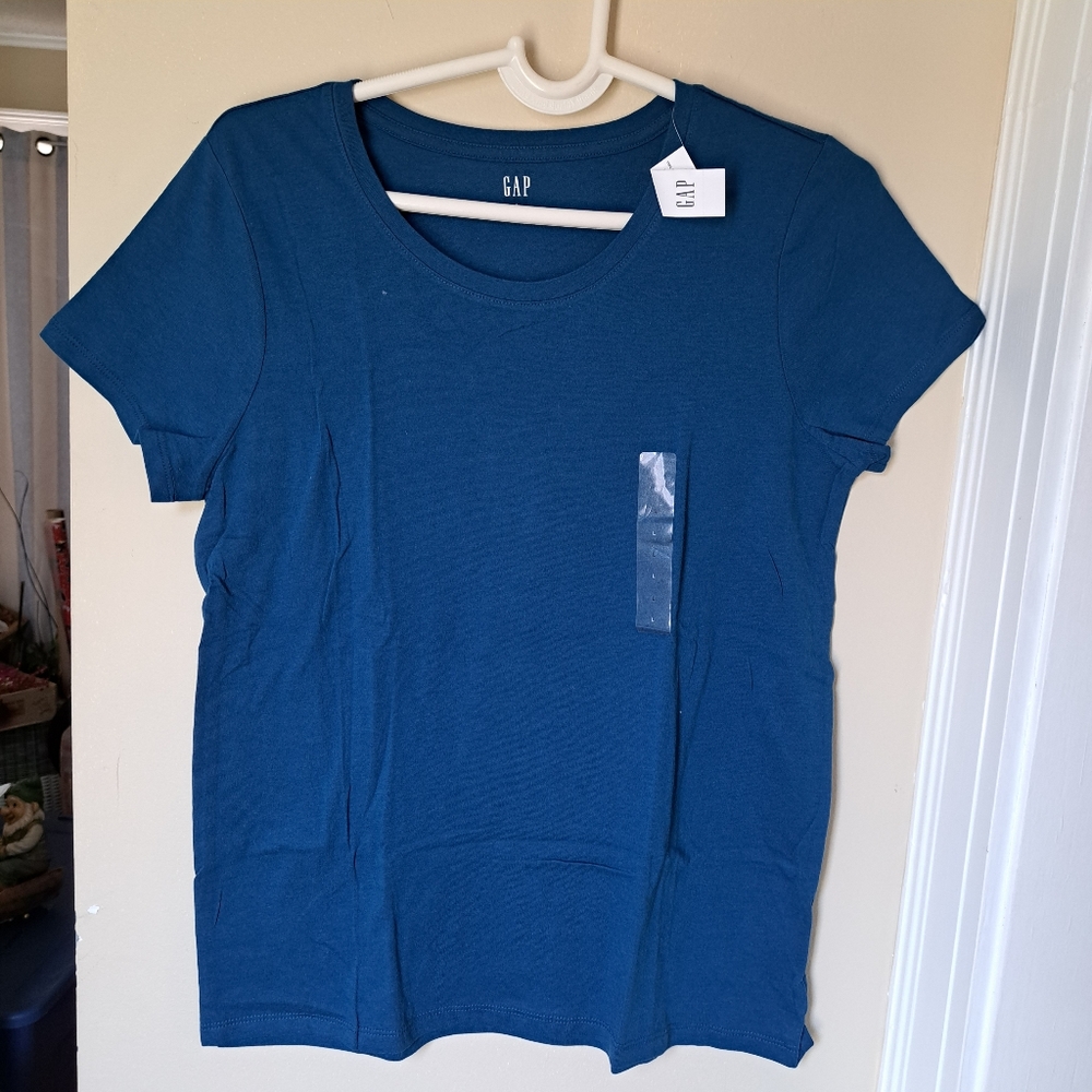 Gap Tees Size L